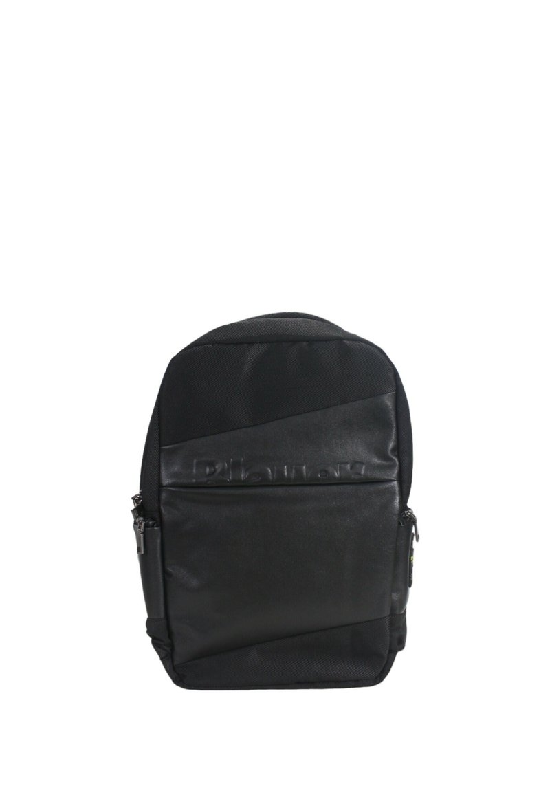 Zaino nero dal design elegante, tessuto texturizzato e dettagli lisci. Presenta una tasca frontale con zip e forma ergonomica per il comfort.