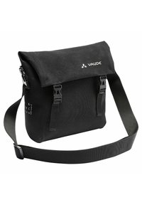 Borsa a messenger nera con chiusura roll-top, realizzata in tessuto resistente. Presenta due fibbie laterali regolabili e una lunga tracolla piatta.