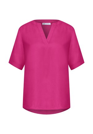 Blouse rose vif à manches courtes avec col fendu en V et ourlet légèrement courbé, présentée sur fond blanc.