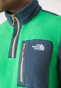 The North Face M YUMIORI 1/4 ZIP - Fleece trui - optic emerald/shady blue