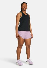Under Armour FLY-BY - Pantalón corto de deporte - purple ace