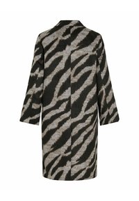 Langærmet knælang frakke med sorte og grå zebra-striber, vist fra ryggen på en hvid baggrund.