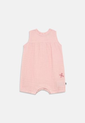 Barboteuse en mousseline de coton rose avec design sans manches, corsage froncé, fermeture à pression en bas et petit détail de fleur brodée.