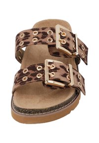Braune Leopardenmuster-Slidesandalen mit zwei breiten Riemen, goldenen Schnallen und einem strukturierten Fußbett. Flache Sohle mit Gummirandverzierung.