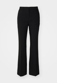 Pantaloni negri, croiți pe măsură, cu o formă evazată. Confecționați dintr-un material neted, cu liniile de pliuri în față și talie plată. Fără buzunare vizibile.