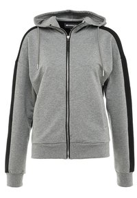 Sweat à fermeture éclair gris avec des panneaux latéraux noirs, capuche avec cordon de serrage et poignets côtelés. Fabriqué dans un matériau doux et confortable avec une coupe décontractée.