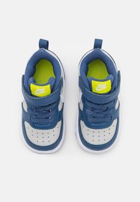 Nike Sportswear NIKE COURT BOROUGH LOW 2 (TD) - Sapatilhas - grey fog/white/mystic navy/atomic green