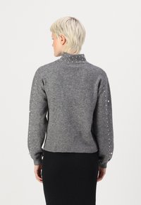 Pieces PCREA HIGH NECK PEARL - Strickpullover - magnet