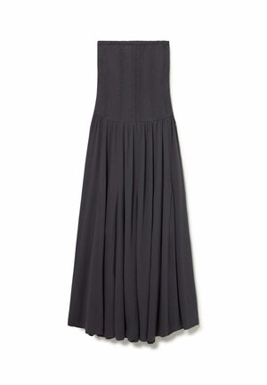 Robe longue noire sans bretelles avec un corsage ajusté présentant des détails en dentelle verticale et une jupe plissée fluide.