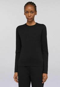 Maglietta nera a maniche lunghe con scollatura a girocollo e silhouette aderente. Realizzata in tessuto liscio con dettagli minimi e un logo sottile.