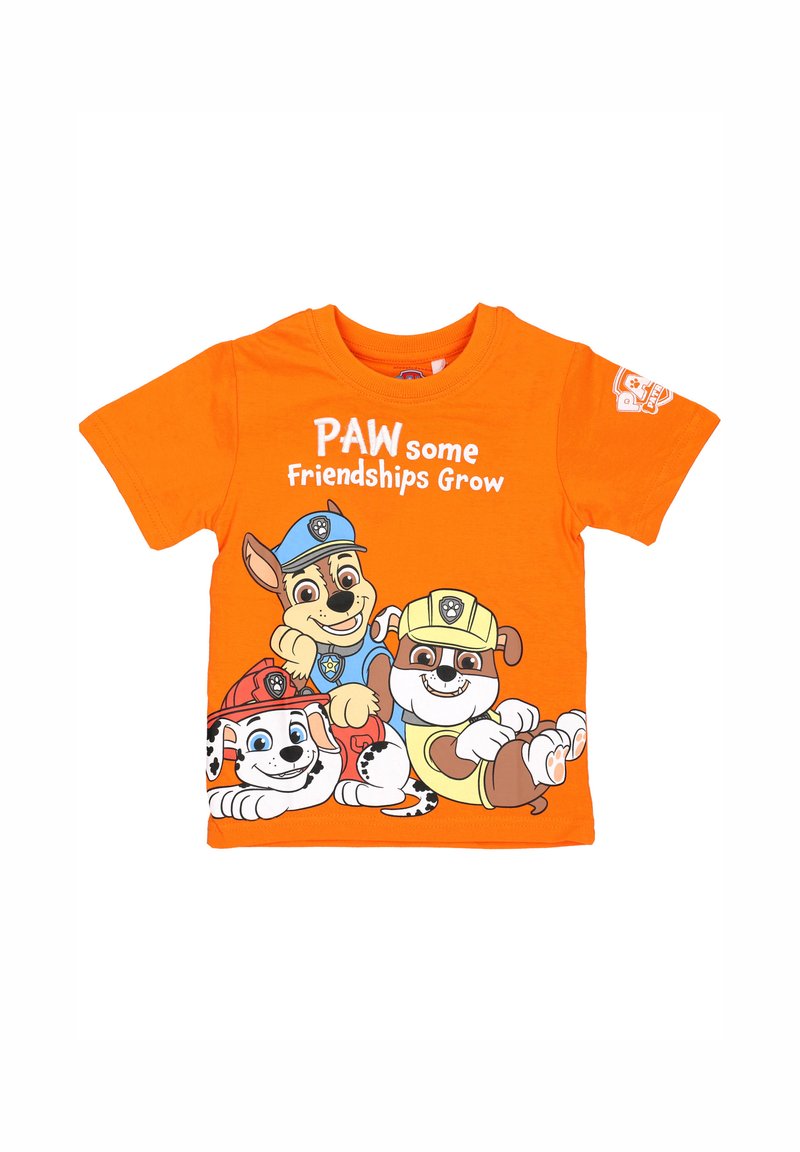 Orange bomulds t-shirt med tre tegneseriehunde. Teksten lyder "PAW some Friendships Grow." Korte ærmer og rund halsudskæring.