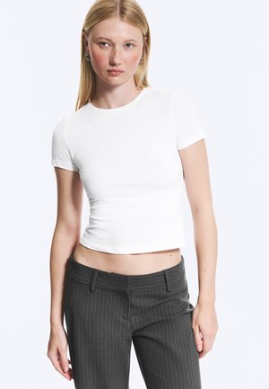 Weekday, Lihtne T-särk - white