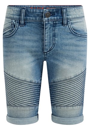 Lyseblå denimshorts med opkrogede kanter, frontknap, bæltestropper, skrå forlommer og syet horisontalt ribbet detalje på lårene.