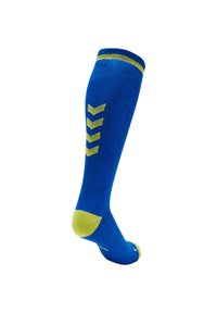 Calzini alti fino al ginocchio di un blu brillante con accenti verdi. Presenta un motivo testurizzato e tre segni a chevron sul lato. Materiale morbido ed elastico.