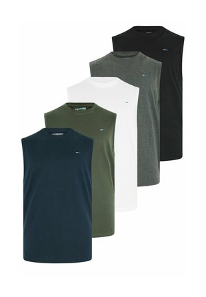 Vijf mouwloze t-shirts met ronde hals in marineblauw, olijfgroen, wit, grijs en zwart, gerangschikt in een verspringende verticale rij.