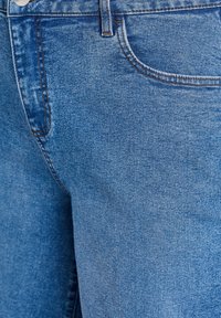 Zizzi FLASH - MIT HOHER TAILLE - Shorts di jeans - light blue denim