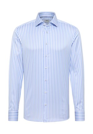 Lichtblauw en wit gestreepte overhemddress met lange mouwen. Heeft een button-down kraag, een knoopsluiting met knopen en contrasterende gestreepte manchetten.