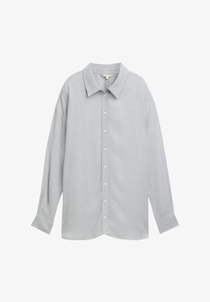 Harmaa pitkähihaisten nappipaita, jossa on kaulusrengas, valmistettu kevyestä kankaasta ja jossa on hienovarainen tekstuuri ja valkoiset napit.