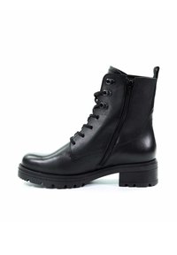 Zwarte leren enkelboots met een ronde neus, vetersluiting aan de voorkant, rits aan de zijkant en een robuuste rubberen zool met profieldetails.