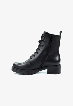 Bottes de cheville en cuir noir avec un bout arrondi, un laçage à l'avant, une fermeture éclair sur le côté et une semelle en caoutchouc épaisse avec des détails de crampons.