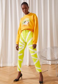 Fiorucci SUNWASH STROBES TARA - Calças de ganga justas - yellow