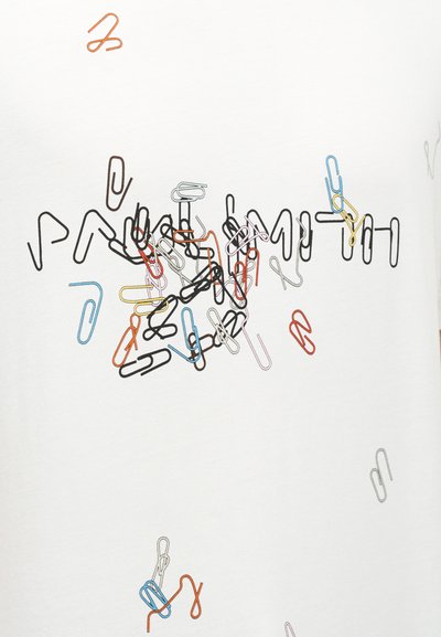 Διασκορπισμένα πολύχρωμα συνδετήρες σχηματίζουν τη λέξη «ΚΟΙΝΟΒΟΥΛΙΟ» σε λευκό φόντο με μερικά συνδετήρες τοποθετημένα χαλαρά γύρω.