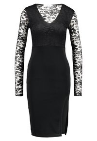 Vestido negro con falda ajustada y abertura lateral; mangas largas de encaje y escote en V. Textura suave en la falda, patrón de encaje detallado en las mangas.