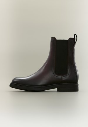 Marc O'Polo, MODEL PAULA 38 - Класически боти до глезена - black cherry