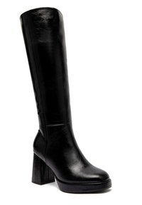 Bottes noires montantes à talons, en cuir synthétique texturé. Talon épais et semelle à plateforme. Fini lisse avec des détails de couture discrets.
