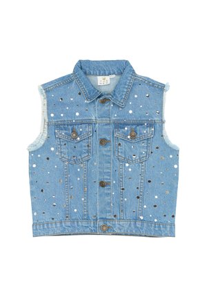 Svetlomodrá rifľová vesta bez rukávov s ošúchanými otvormi na ruky, kovovými gombíkmi, klopovými vreckami a rozptýlenými malými striebornými flitrami.