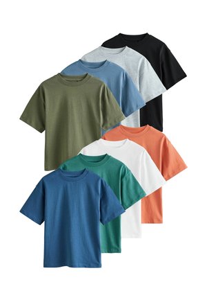 Acht Baumwoll-T-Shirts in verschiedenen Farben: Oliv, Blau, Grau, Schwarz, Weiß, Türkis, Orange und Dunkelblau. Kurzärmeliges Design mit Rundhalsausschnitt.