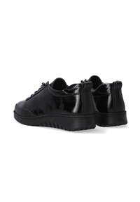 Sorte lædersneakers med en glat, blank finish, lav profil, rund tå og struktureret gummisål. Har et enkelt snørelse-design.