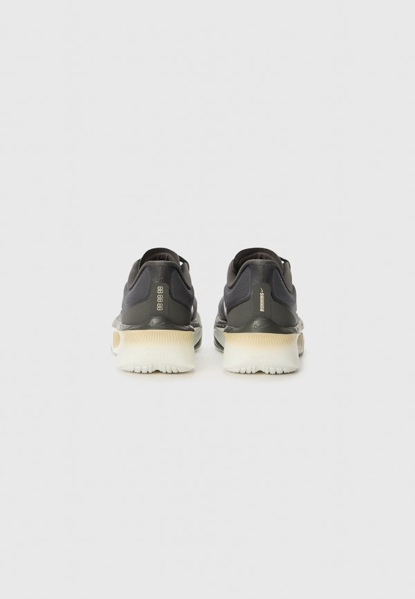 ZOOM FLY JAKOB - Road running shoes4