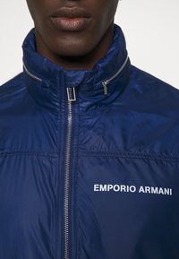 Emporio Armani Tunn jacka - royal blue