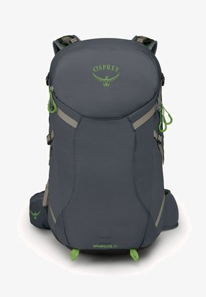 Sac à dos Osprey Sportlite 25 en tissu gris foncé avec des accents verts, doté de bretelles réglables, d'un dos rembourré et de poches latérales doubles.