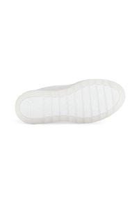 Witte sneakersole met gepatternde groeven, gemaakt van een gestructureerd rubbermateriaal. Het ontwerp is plat en afgerond aan de neus met zichtbare branding.