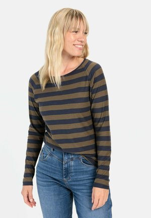 Langsleeve gestreepte top in olijfgroen en marineblauw. Zachte stof, ronde hals, met horizontale strepen en een relaxte pasvorm.
