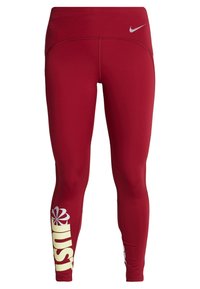 Leggings sportivi rossi realizzati in materiale elastico, con una vita alta e una grande grafica "JUST" in giallo e un dettaglio del logo sull'anca.