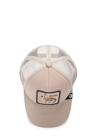 Gorra de béisbol beige con paneles de malla, visera curva, parche bordado de conejo y texto "zoomer" sobre un fondo cuadrado. Correa ajustable.