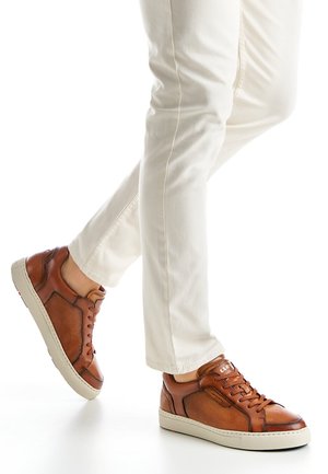MALAGA - Trainers - braun