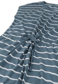 Gestreepte jurk in teal en wit, met een trekkoord in de taille, zachte stof, een relaxte pasvorm en horizontale lijnen over het oppervlak.
