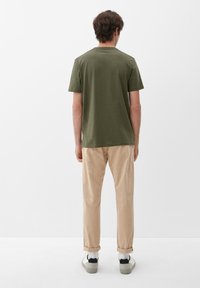 s.Oliver LOGO - T-shirt print - khaki oliv placed