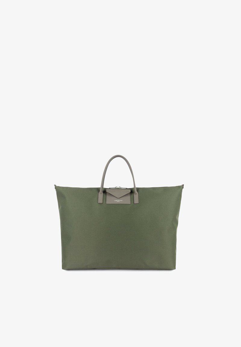 Grand sac cabas vert olive avec poignées grises et petite poche avant à rabat, sur fond blanc.