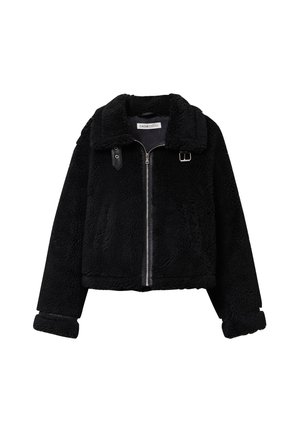 Veste noire courte en tissu doux et texturé avec une finition ressemblant à de la fourrure. Dotée d'une fermeture éclair à l'avant, d'un large col et d'accents en cuir avec boucles.