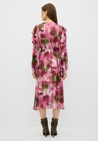 adL PATTERNED - Freizeitkleid - printed fuschia