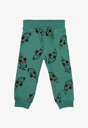 Minkštos, žaliavinės medvilninės kelnės mėlynojo žaliam vandens spalvos, su žaismingais žalių žuvų raštais, dėvinčių oranžinius akinius. Elastingas juosmuo ir apkabinti kulkšniai.