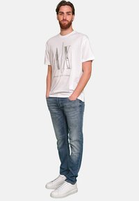 Armani Exchange LETTERING ORO - T-shirts med print - bianco
