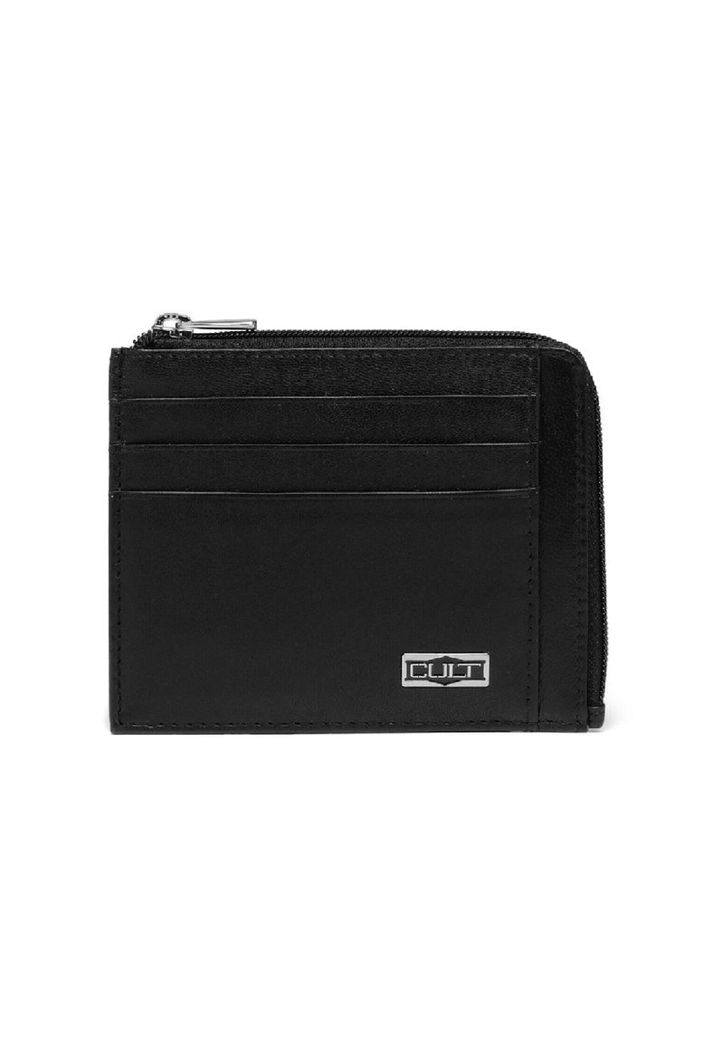 Portafoglio in pelle nera con chiusura a zip, più scomparti per carte e un accento con logo argentato. Texture liscia e design rettangolare minimalista.