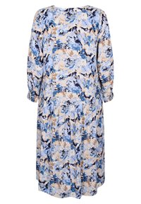 Šaty s květinovým potiskem, dlouhými rukávy, kulatým výstřihem a nařaseným pasem. Převážně světle modré s námořnickou modří, béžovou a krémovou akcenty.