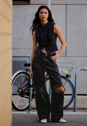 Bershka, RIPPED - Wide leg - black